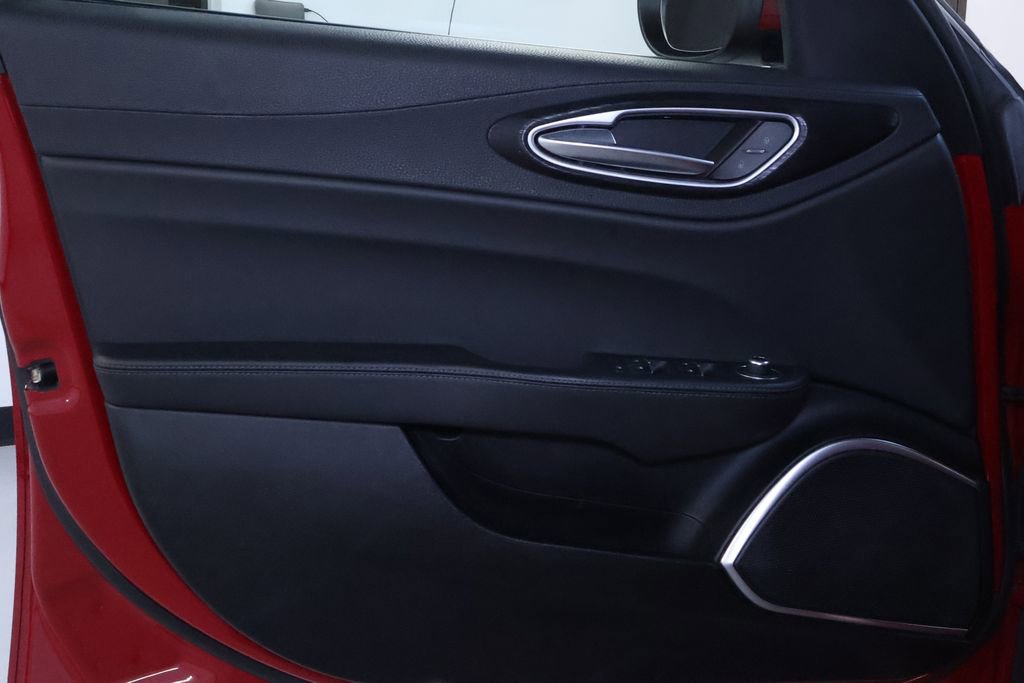 Used 2023 Alfa Romeo Giulia Sprint image 13