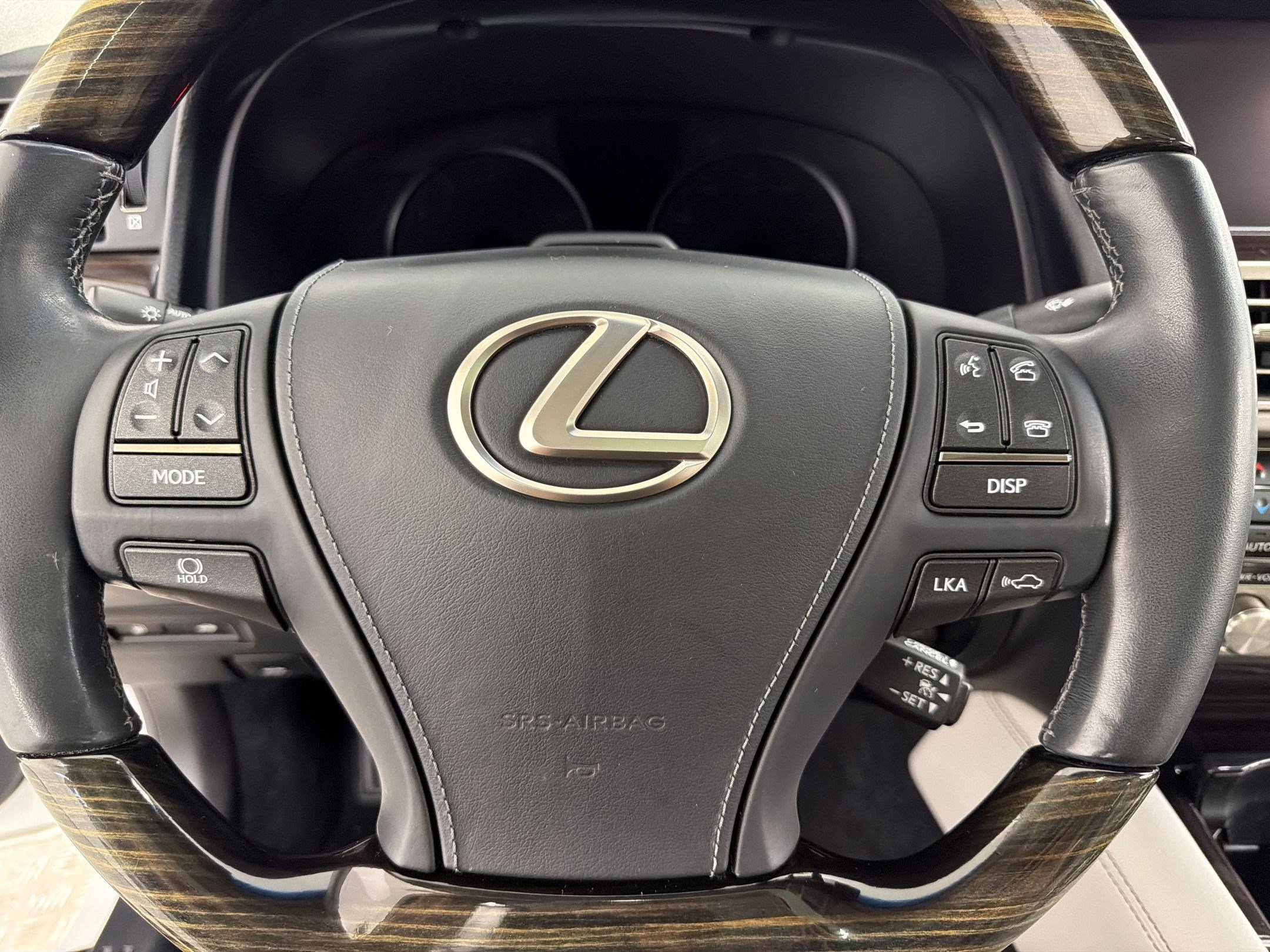 Used 2017 Lexus LS 460 L w/ Ultra Luxury Package RWD image 15
