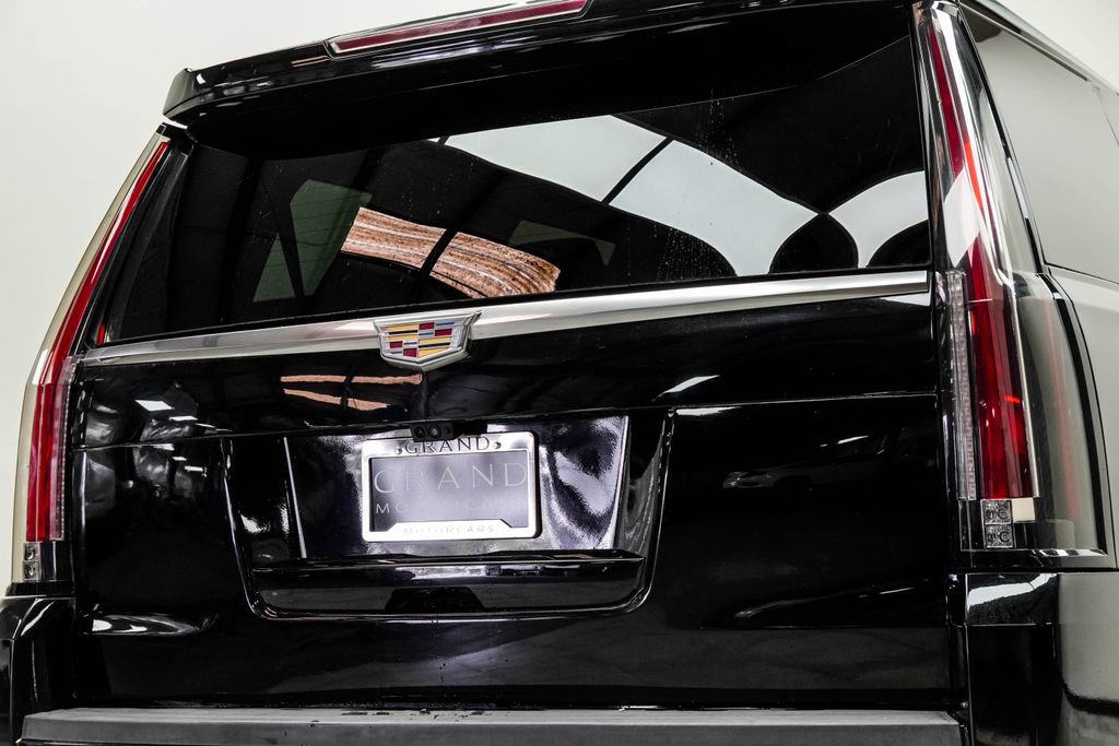 Used 2020 Cadillac Escalade Luxury image 13