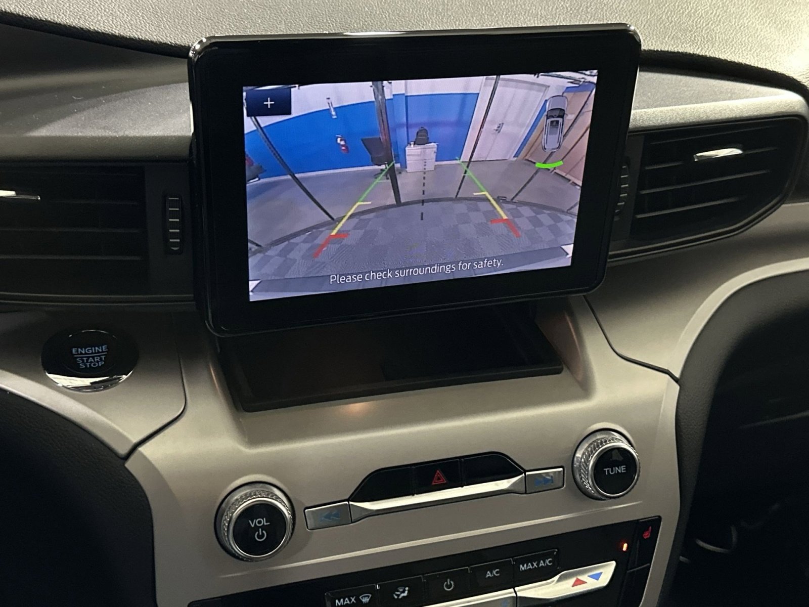 Used 2024 Ford Explorer XLT w/ Class IV Trailer Tow Package image 24