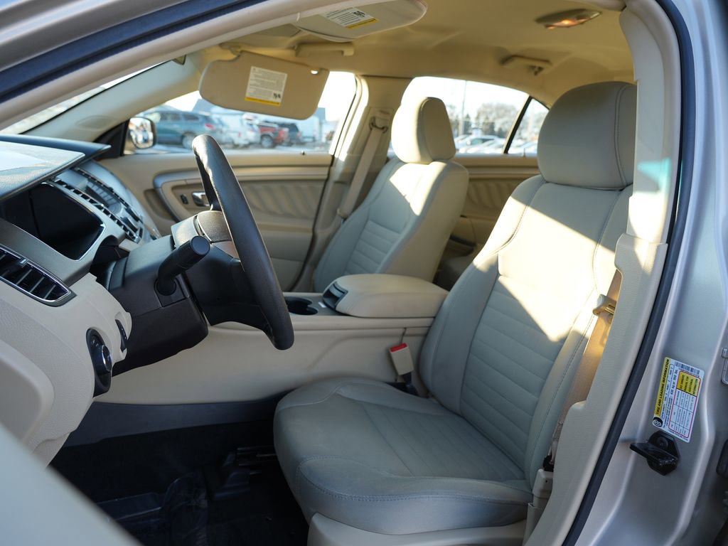 Used 2018 Ford Taurus SE FWD image 12