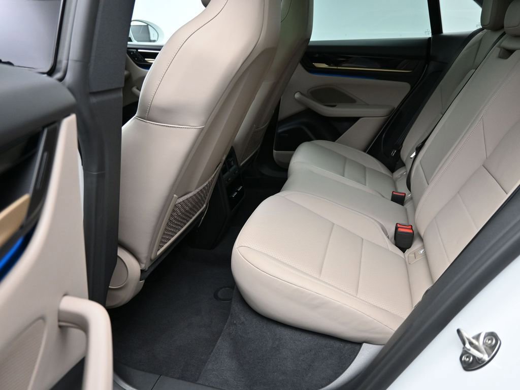 Certified 2025 Porsche Macan 4 Electric image 21