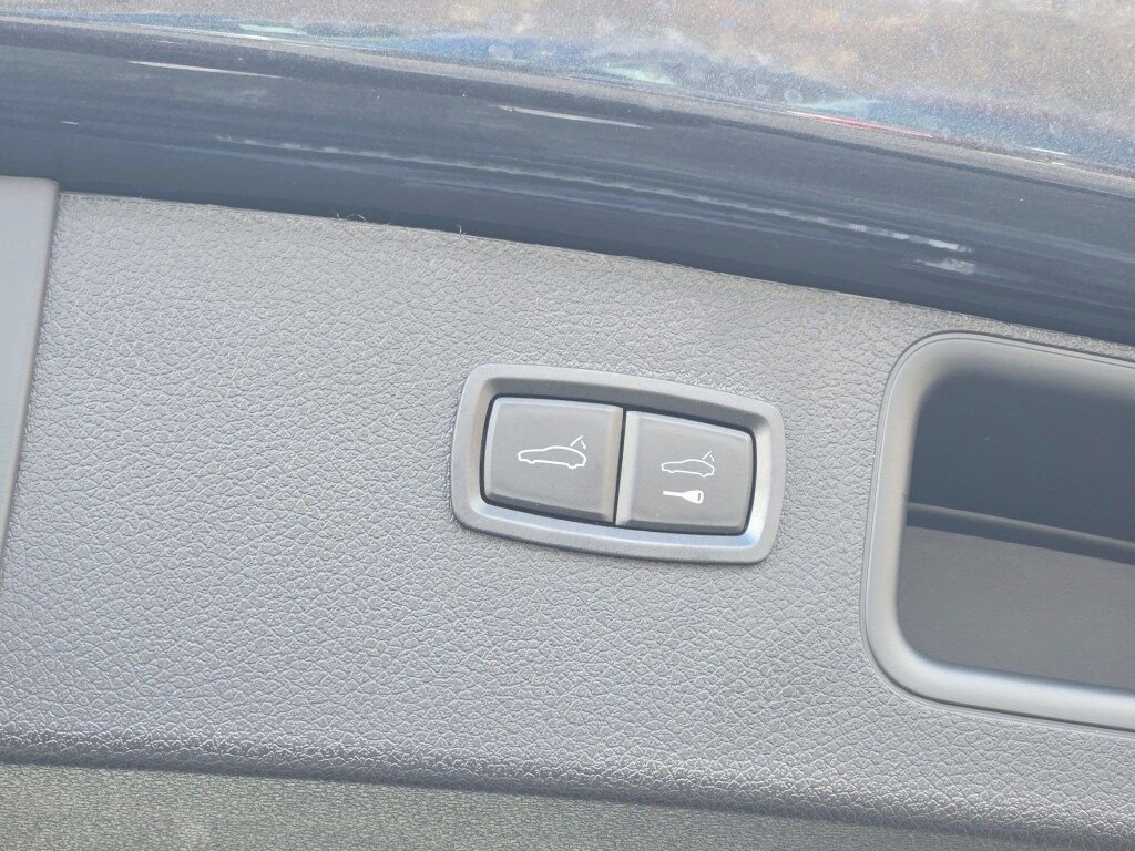 New 2026 Porsche Macan GTS image 16