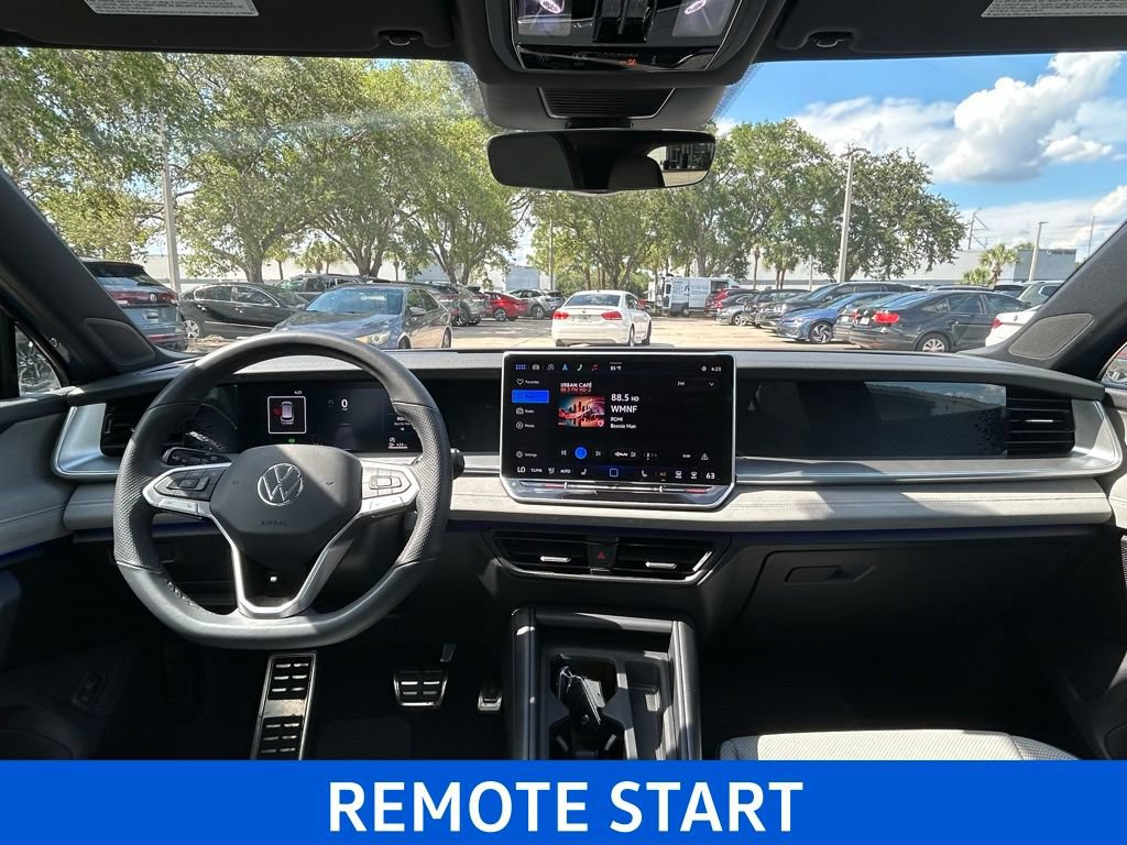 Certified 2025 Volkswagen Tiguan SE R-Line FWD image 14