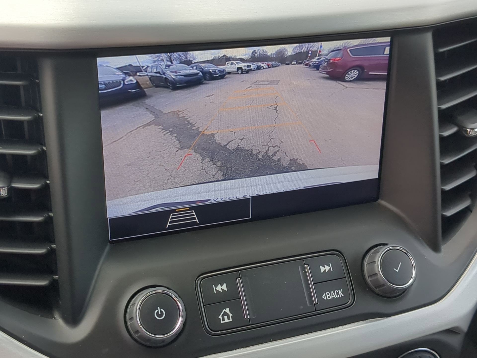 Used 2022 GMC Acadia SLE w/ Driver Convenience Package image 17