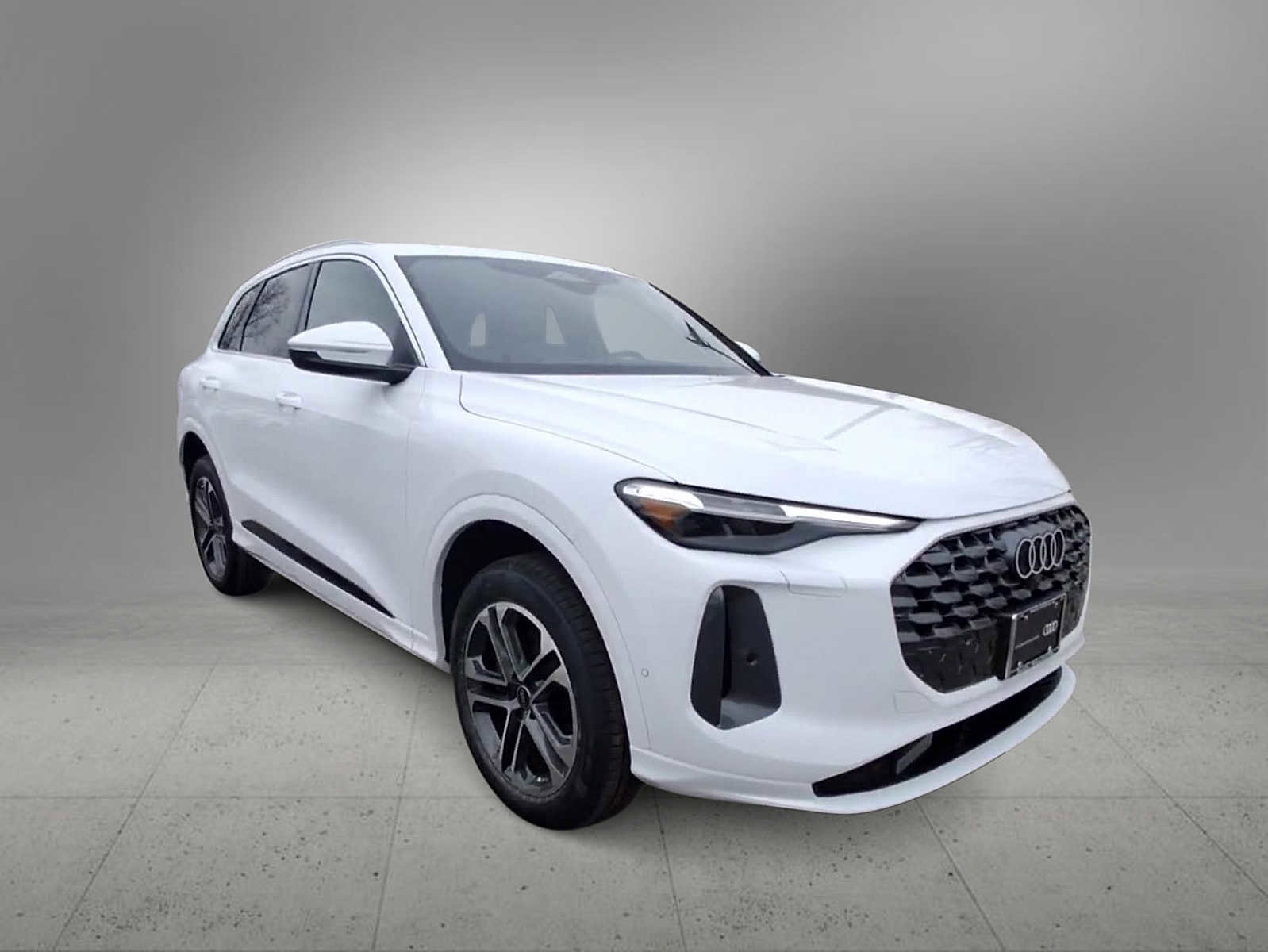 Certified 2025 Audi Q5 Premium Plus w/ Premium Plus image 2