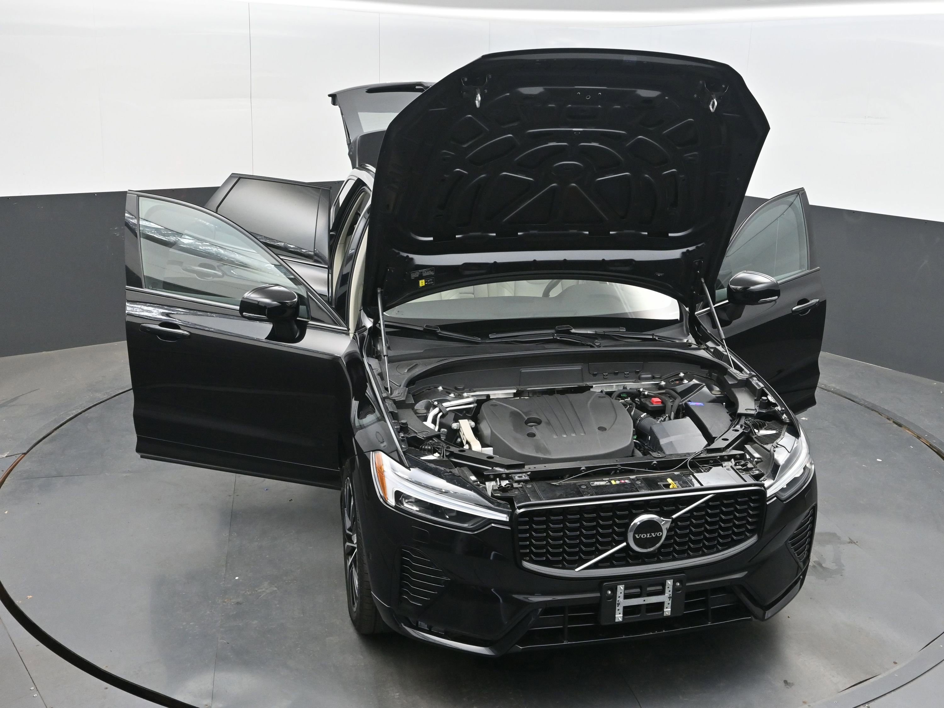 Used 2023 Volvo XC60 B5 Plus w/ Climate Package image 38