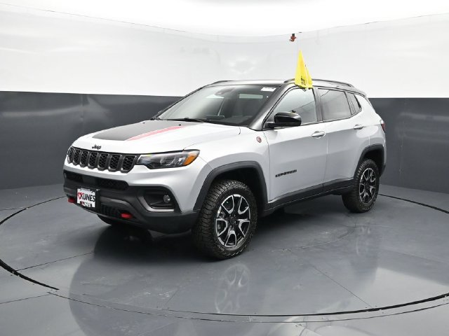 New 2026 Jeep Compass Trailhawk w/ Sun, Sound & Navigation Group AWD/4WD image 4