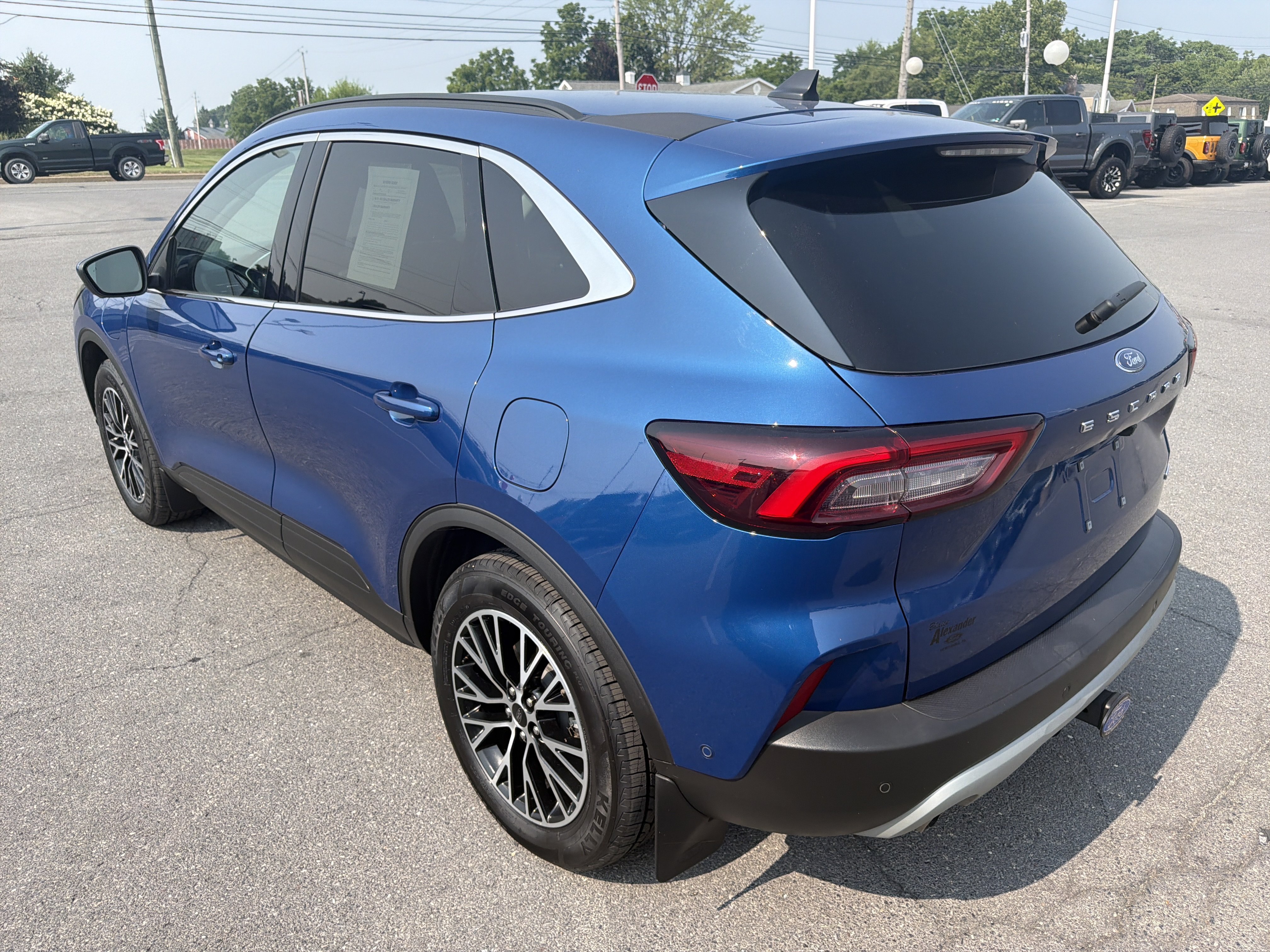 Certified 2023 Ford Escape SE w/ PHEV Premium Package FWD image 6
