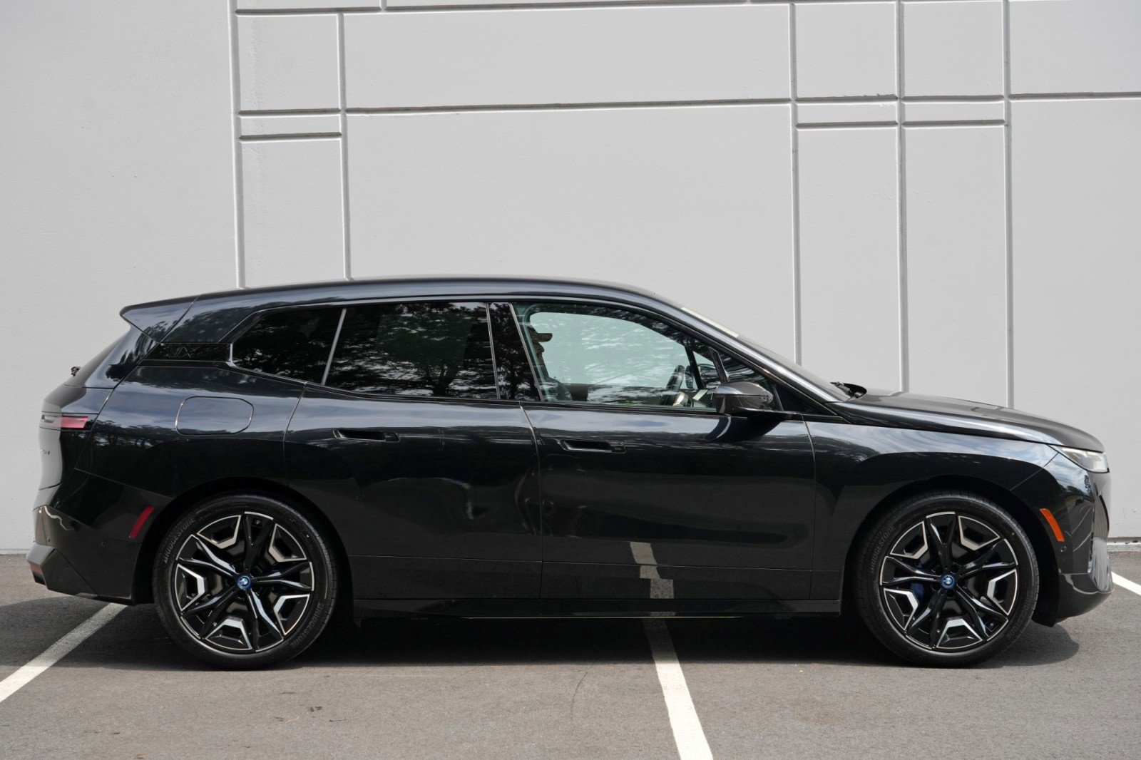 Used 2023 BMW iX xDrive50 w/ Ultimate Package 2 AWD/4WD image 56