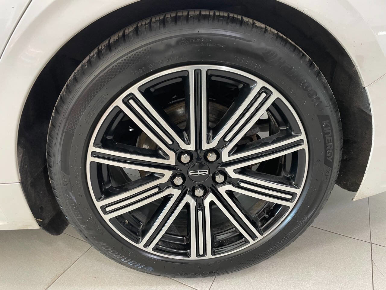 Used 2018 Lincoln Continental Reserve FWD image 11