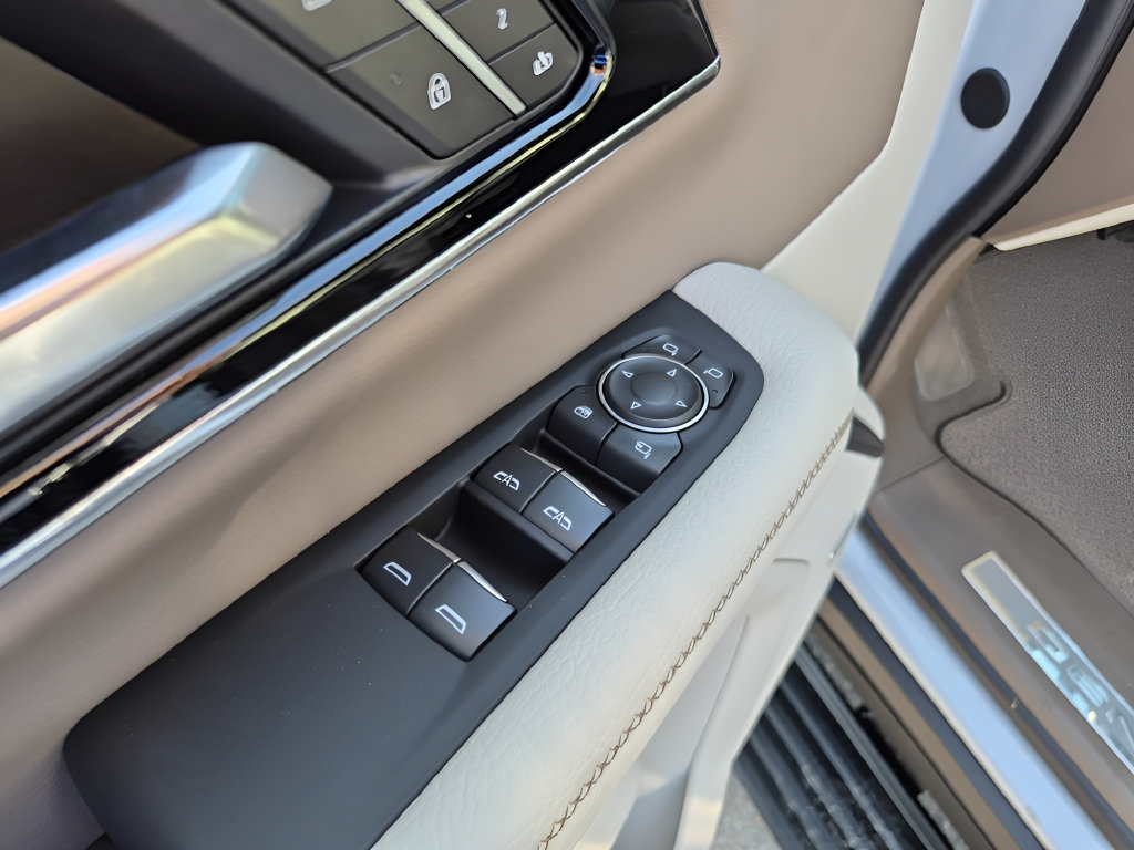 New 2026 GMC Yukon Denali w/ Denali Reserve Package AWD/4WD image 17