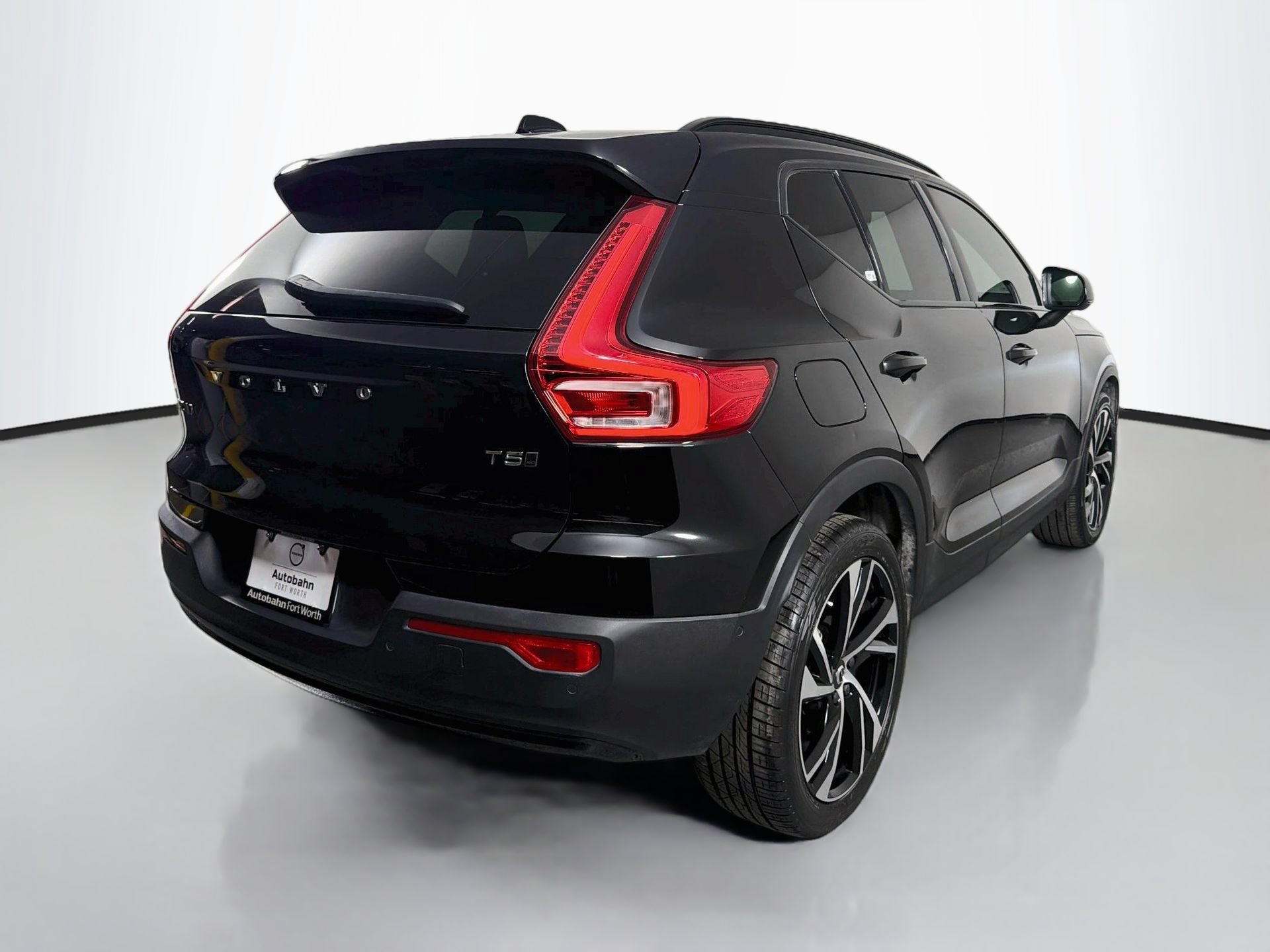 Used 2021 Volvo XC40 T5 R-Design w/ Advanced Package AWD/4WD image 6