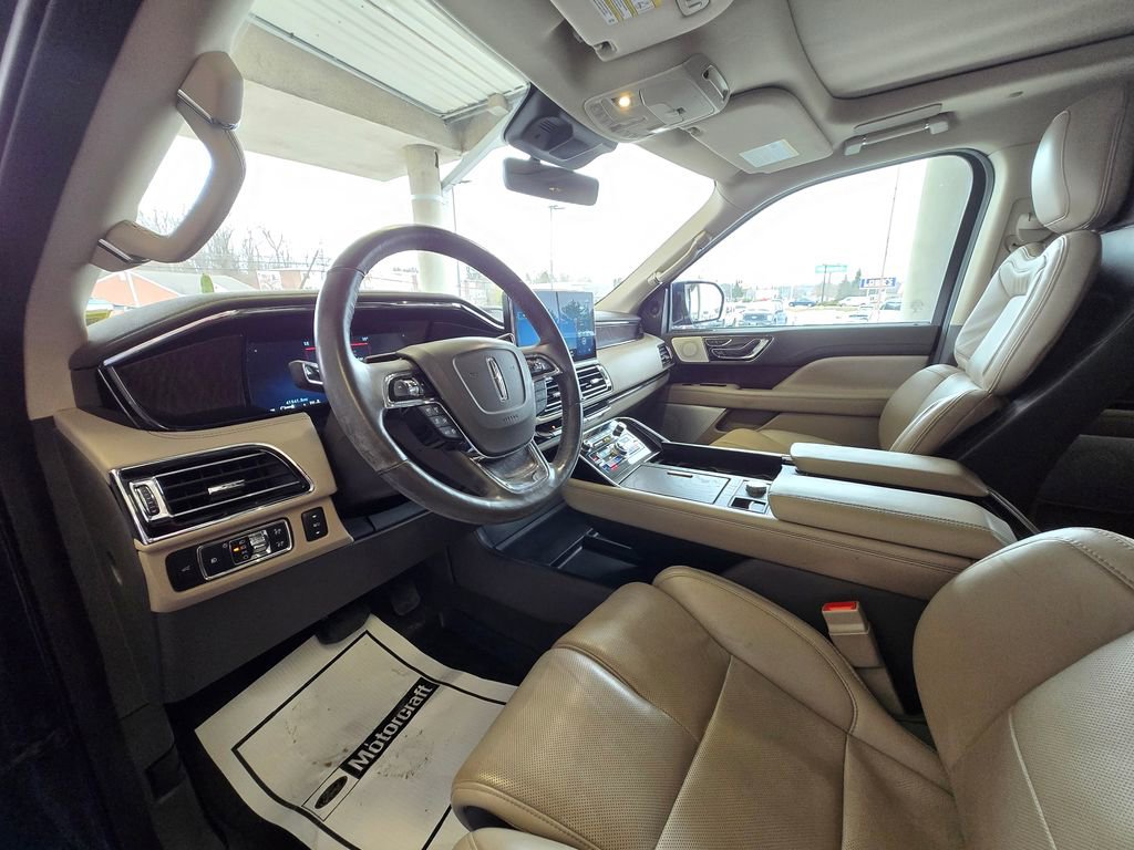 Used 2022 Lincoln Navigator Reserve image 11