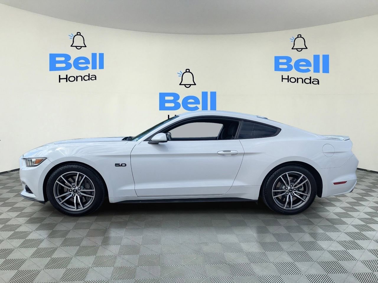 Used 2017 Ford Mustang GT RWD image 2