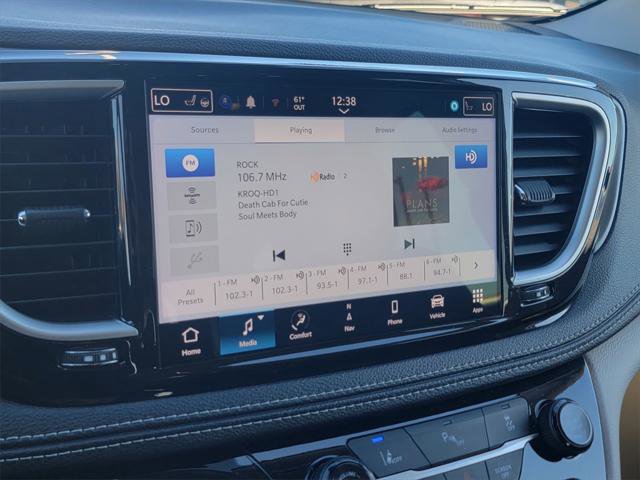 Certified 2024 Chrysler Pacifica Select image 26