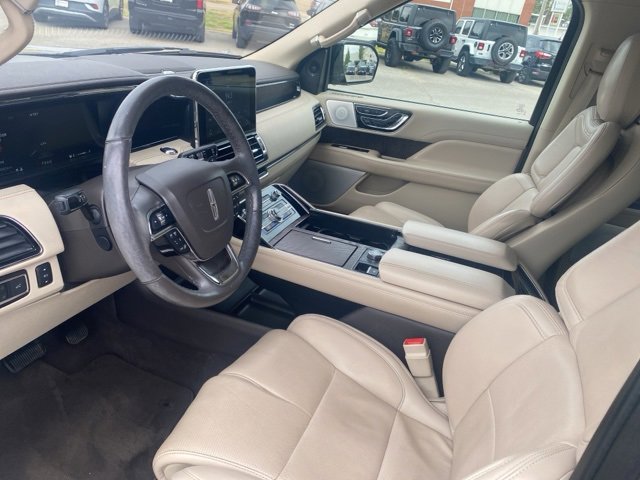 Used 2020 Lincoln Navigator Reserve w/ Luxury Package image 16