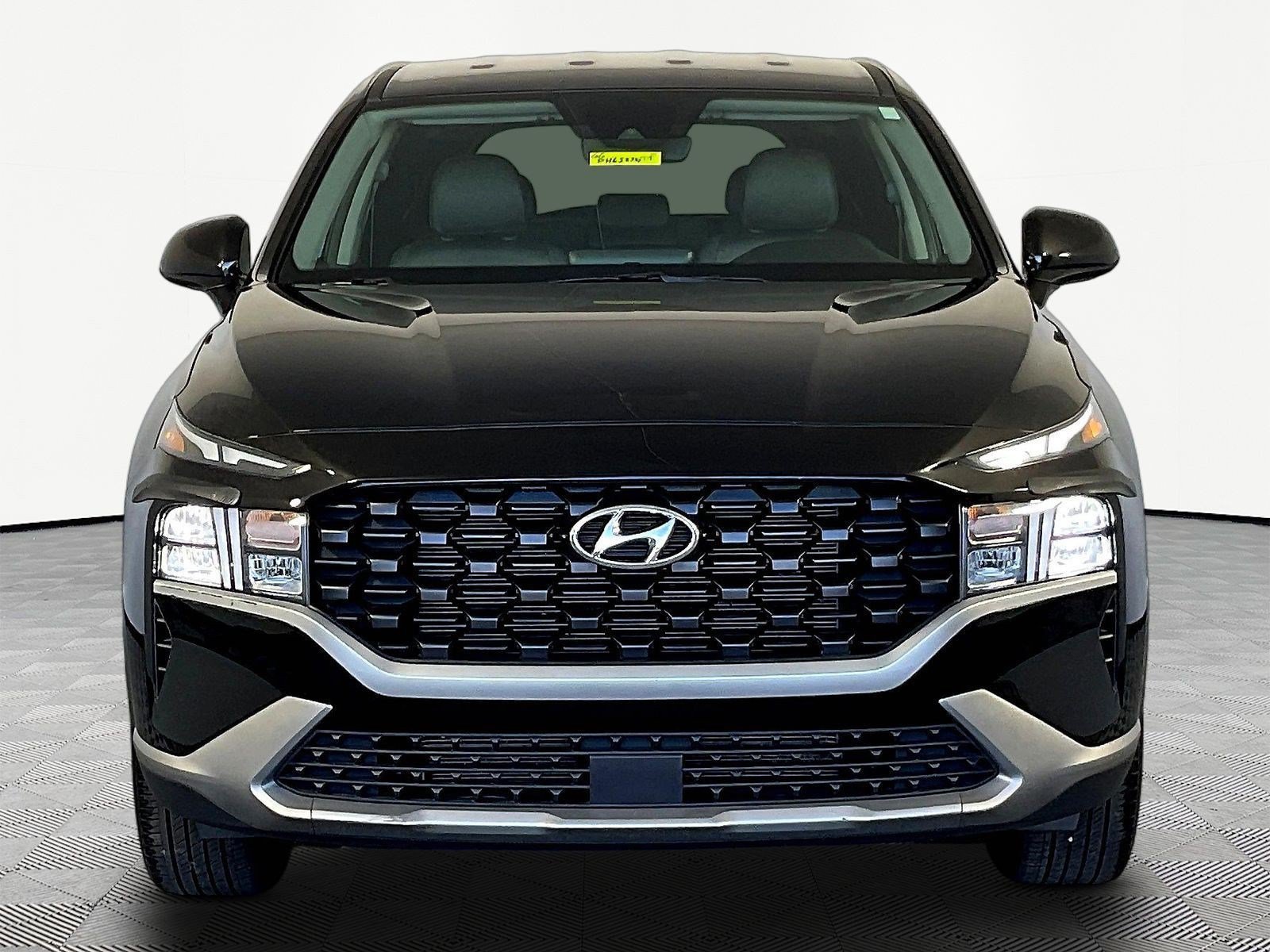 Used 2023 Hyundai Santa Fe SE AWD/4WD image 2