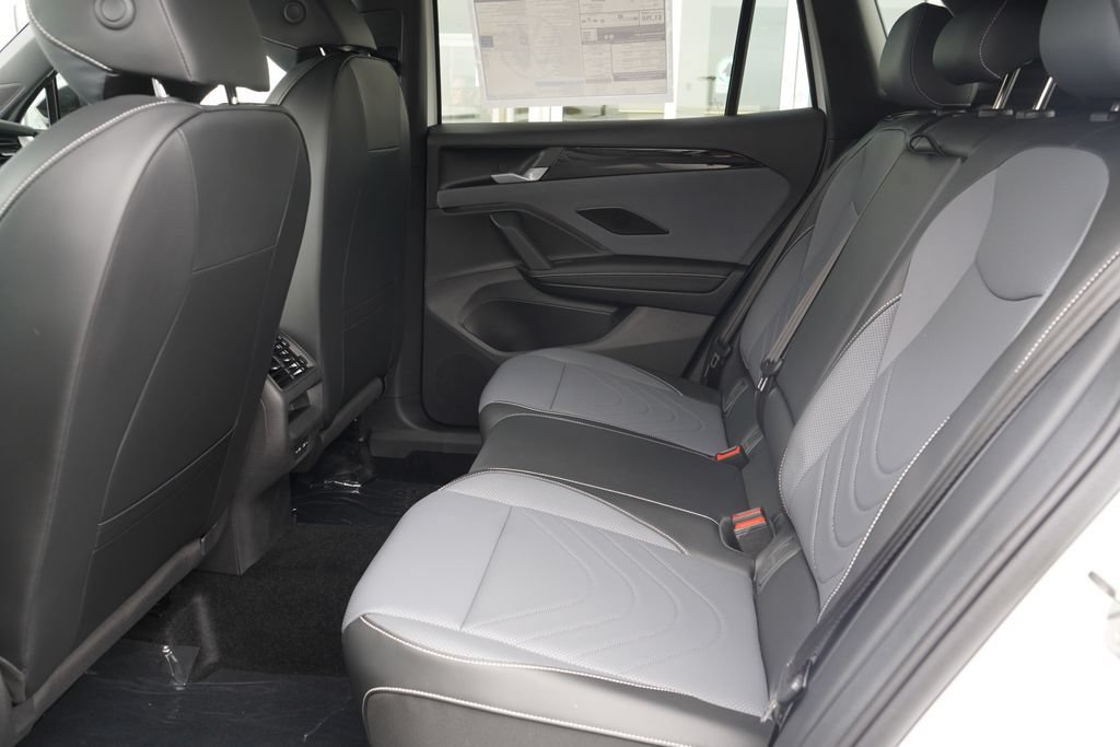 New 2026 Volkswagen Tiguan SE R-Line FWD image 7