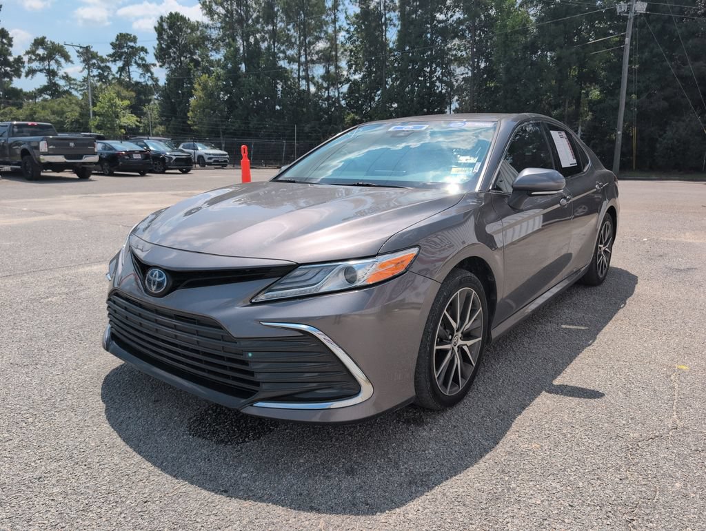 Used 2022 Toyota Camry XLE FWD image 4