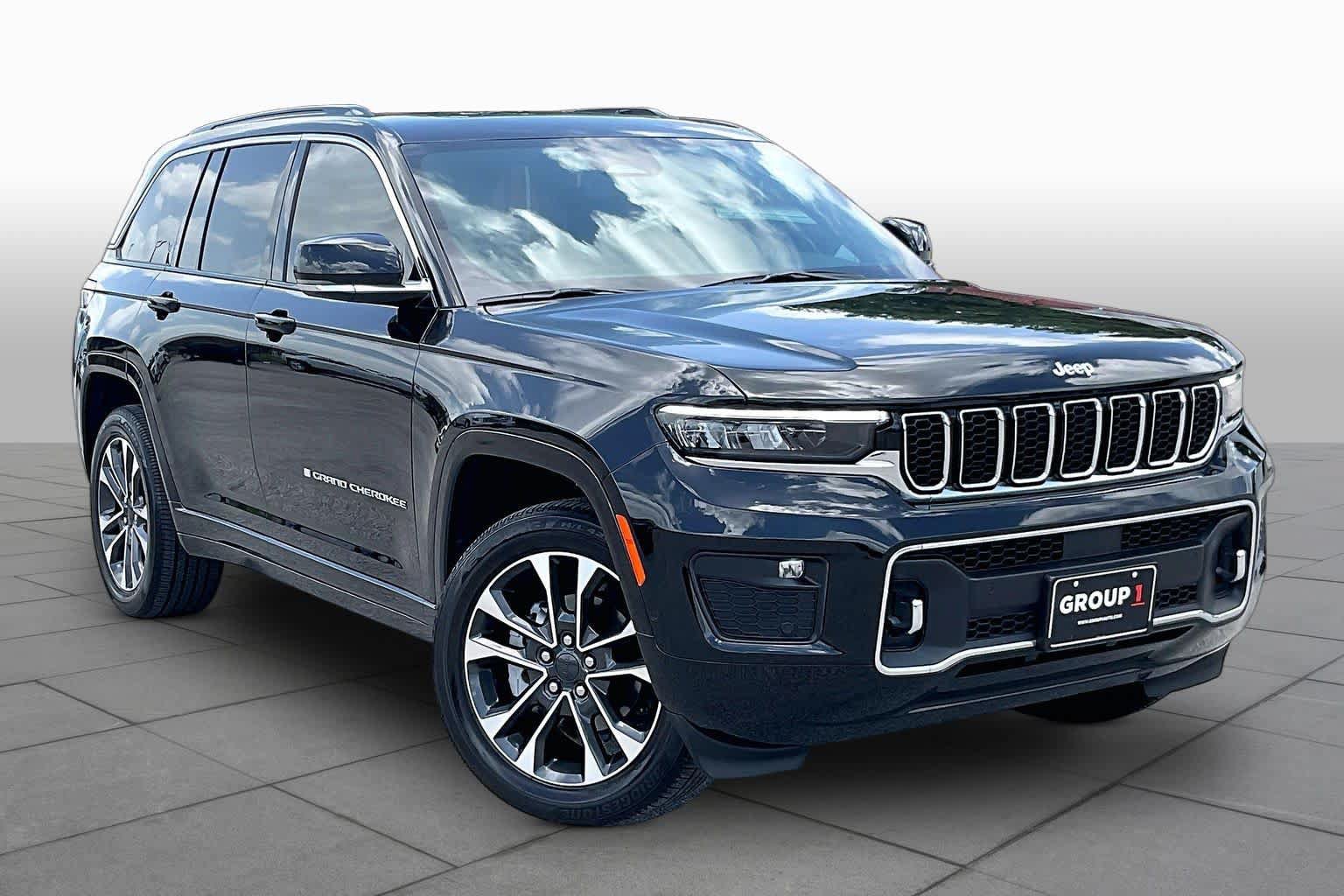 Used 2024 Jeep Grand Cherokee Overland w/ Luxury Tech Group IV AWD/4WD image 3