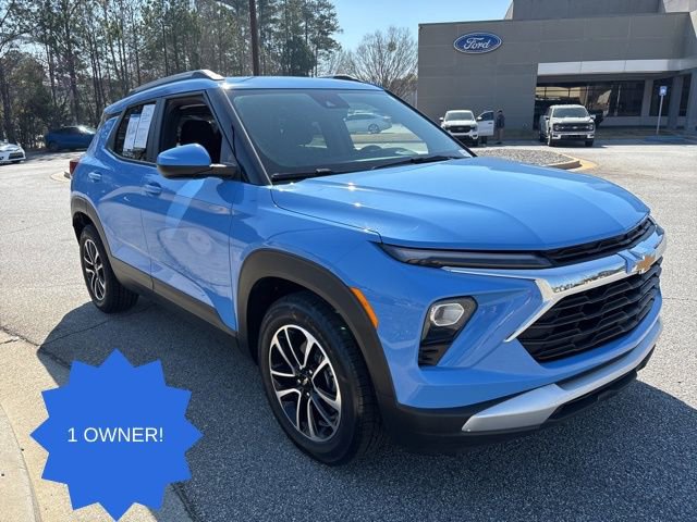 Used 2024 Chevrolet TrailBlazer LT image 2