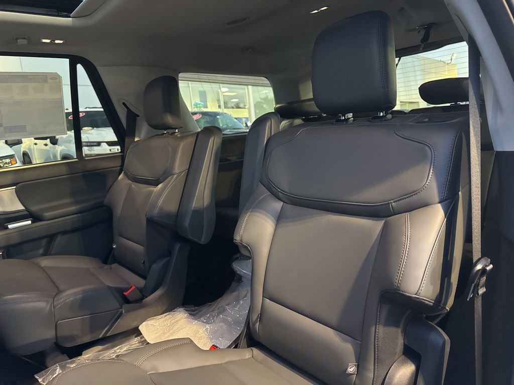 New 2025 Ford Expedition Active image 25