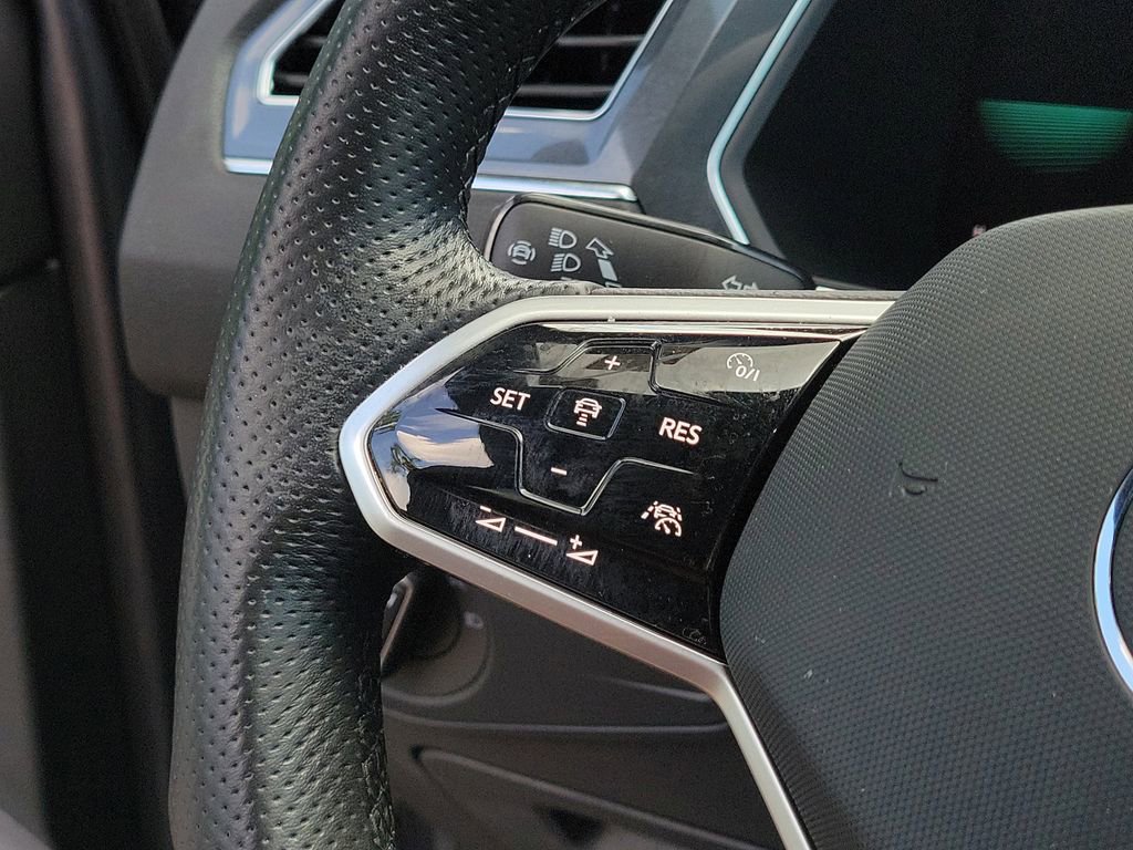 Used 2023 Volkswagen Tiguan SE R-Line image 30