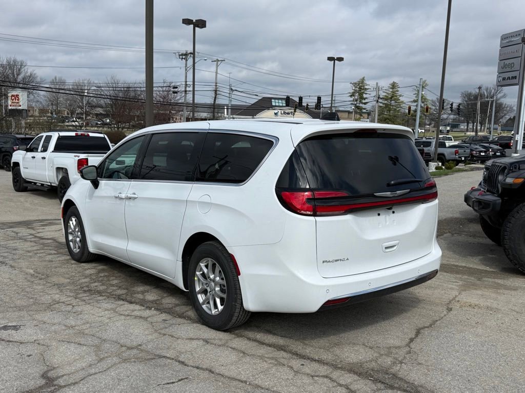 New 2026 Chrysler Pacifica Select image 8