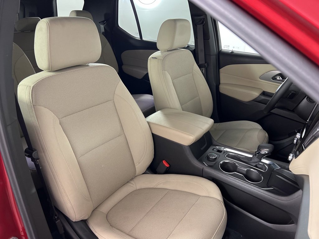 Used 2023 Chevrolet Traverse LT w/ Rear Camera Mirror Package image 32