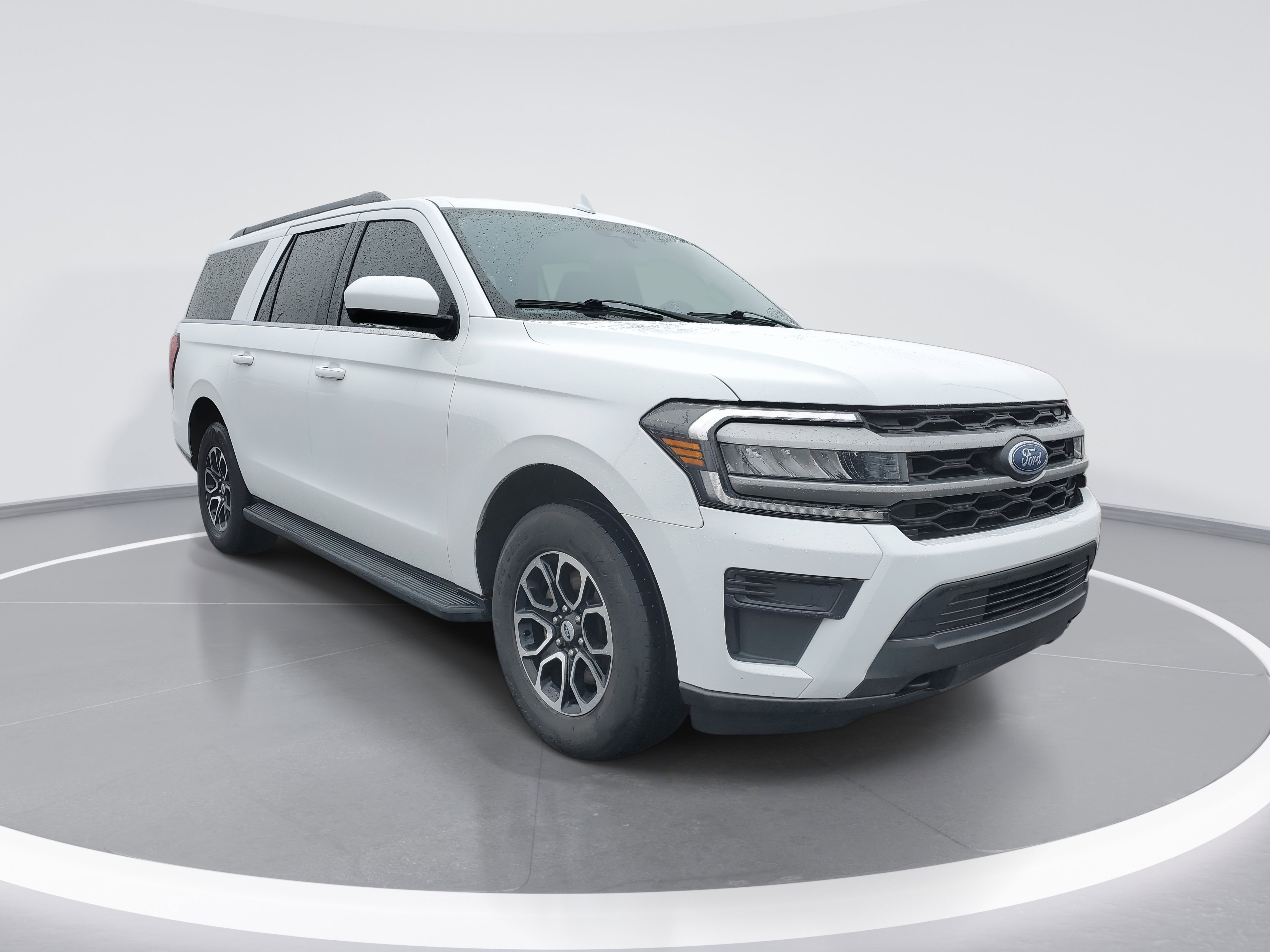 Used 2023 Ford Expedition Max XLT image 4