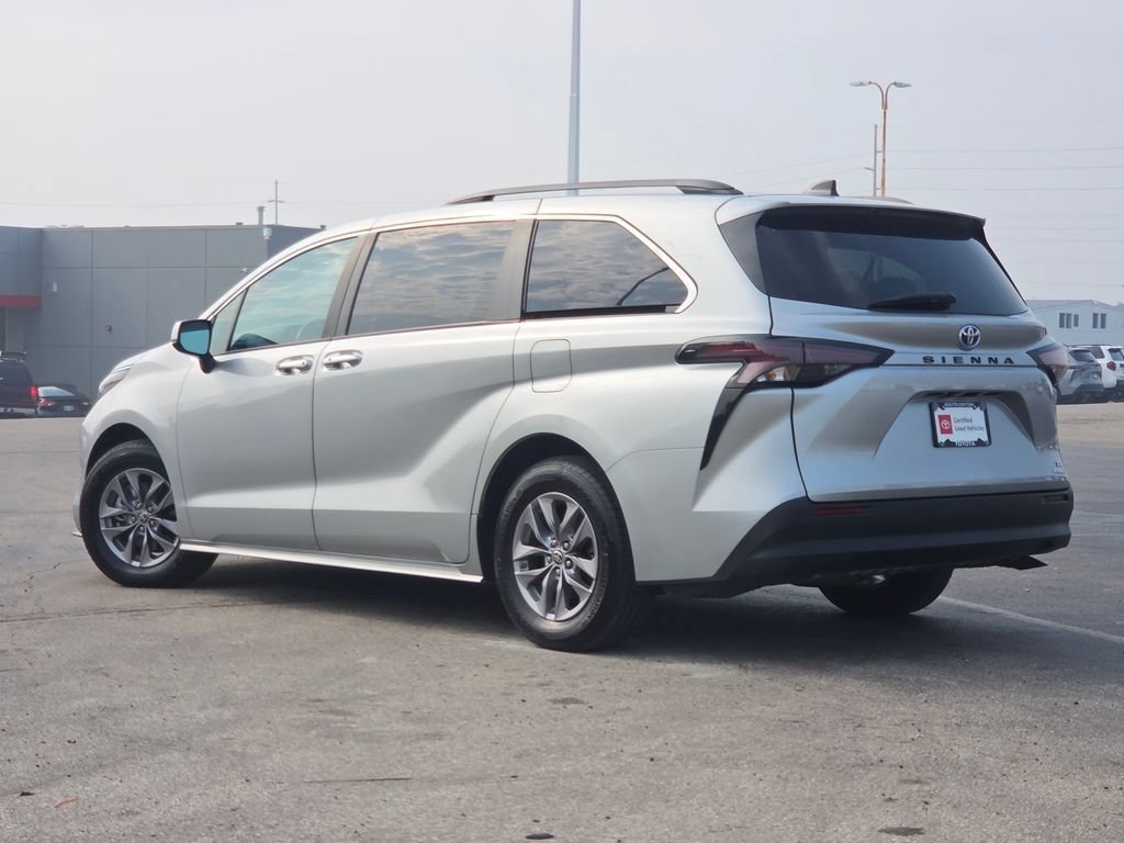 Used 2024 Toyota Sienna XLE FWD image 24