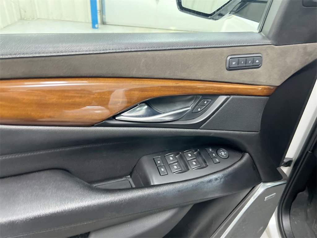Used 2019 Cadillac Escalade ESV Premium Luxury image 22
