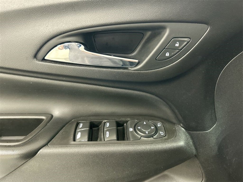 Used 2020 Chevrolet Equinox LT image 11