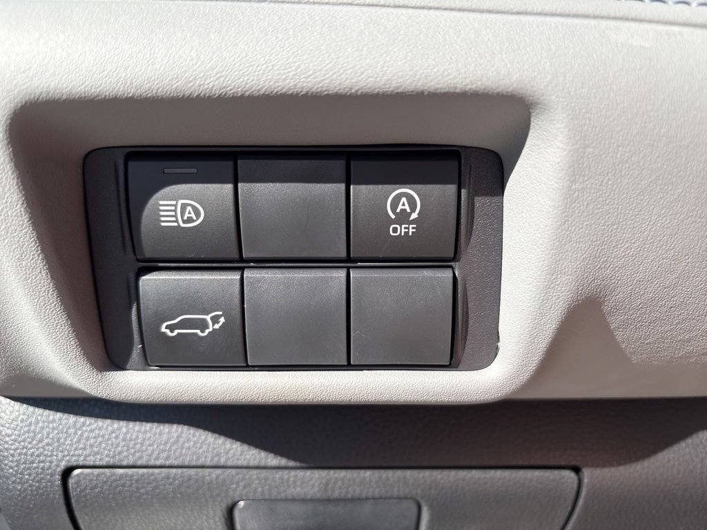 Used 2023 Toyota Highlander XLE AWD/4WD image 23