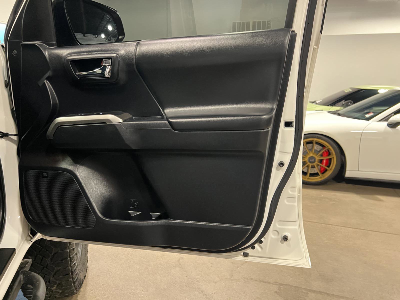 Used 2018 Toyota Tacoma Limited AWD/4WD image 37
