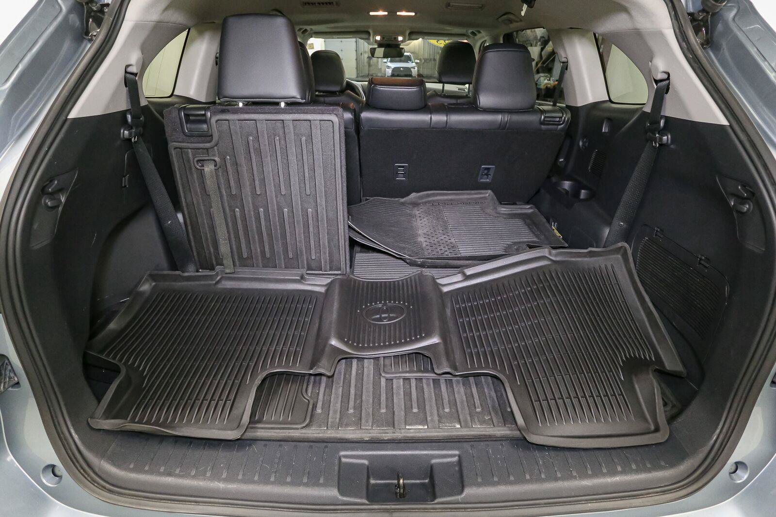 Used 2023 Toyota Highlander XLE AWD/4WD image 13