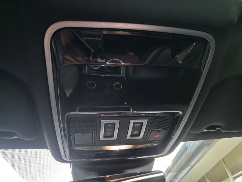 Used 2020 Land Rover Range Rover Velar R-Dynamic S image 20