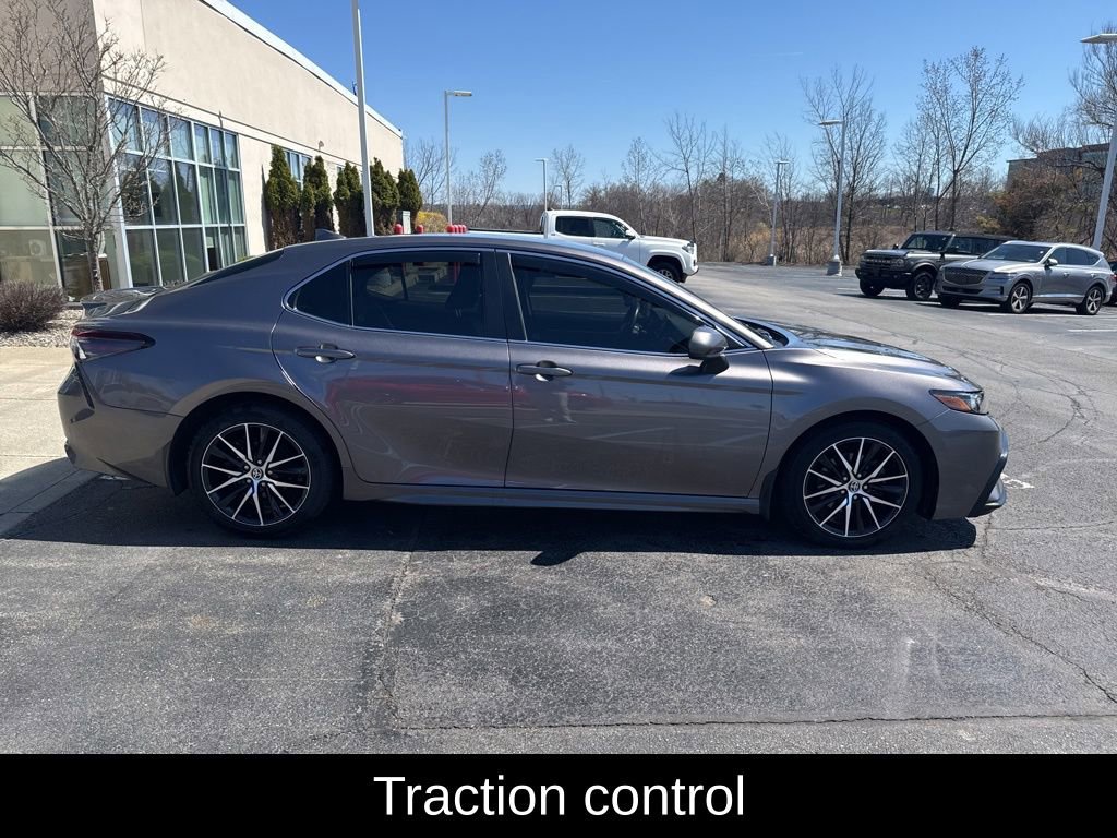 Used 2021 Toyota Camry SE image 4