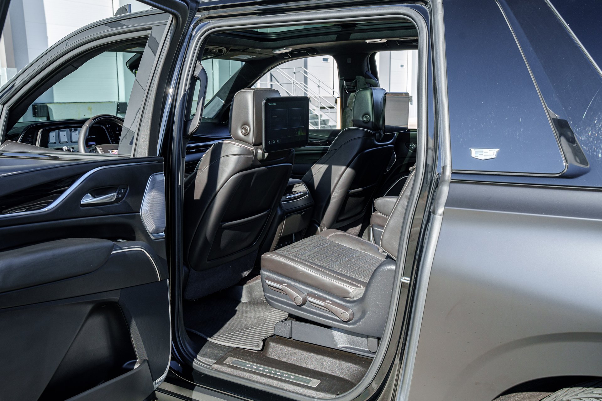 Used 2024 Cadillac Escalade ESV V w/ LPO, Floor Liner Package AWD/4WD image 39
