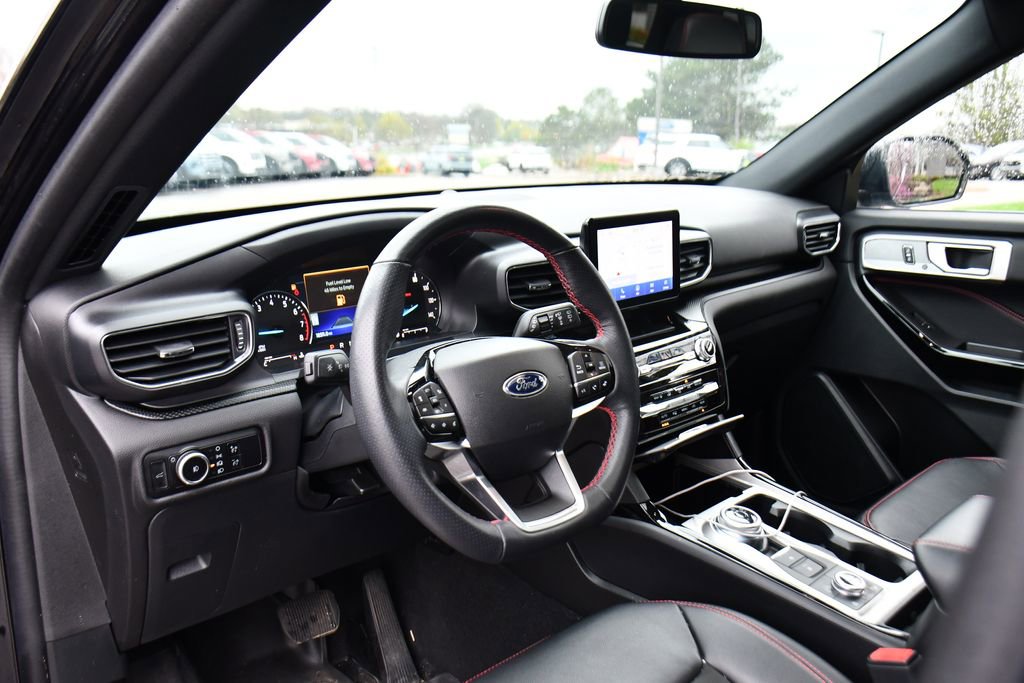 Used 2023 Ford Explorer ST-Line w/ Class IV Trailer Tow Package AWD/4WD image 11