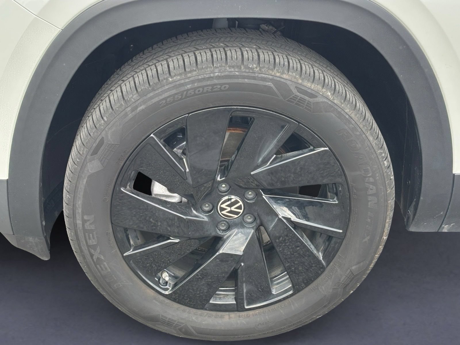 Used 2026 Volkswagen Atlas Cross Sport SE w/ Black Wheel Package FWD image 9