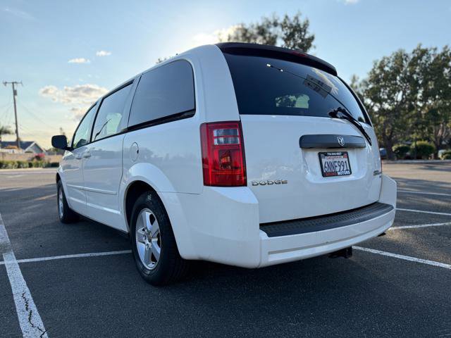 Used 2010 Dodge Grand Caravan Hero FWD image 4
