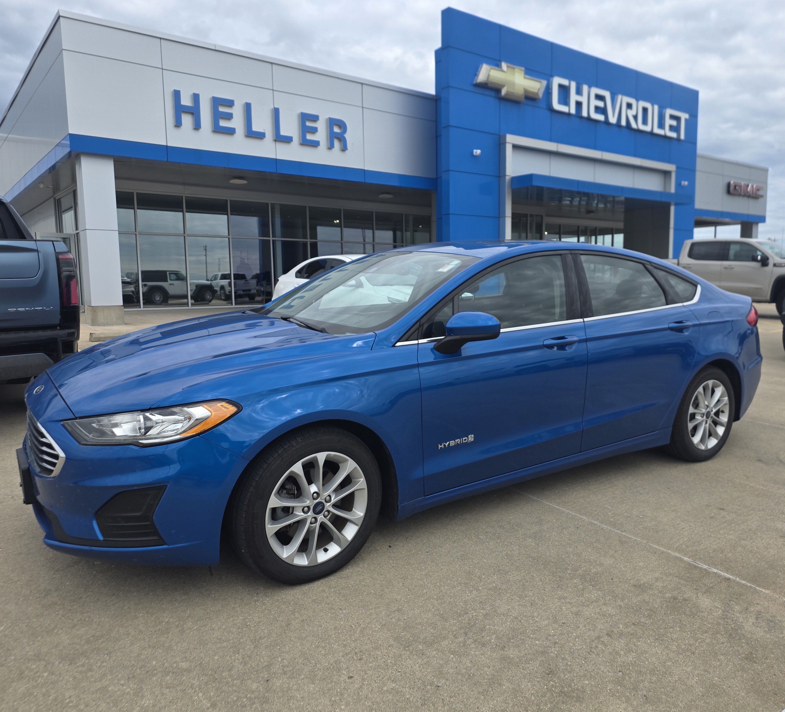 Used 2019 Ford Fusion SE FWD image 3