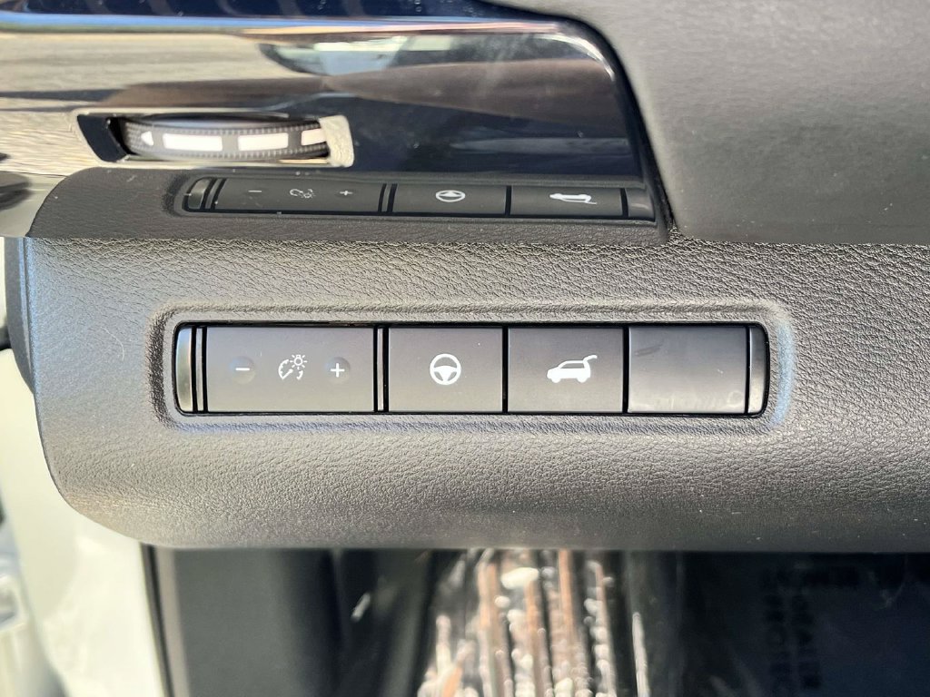 Used 2025 Nissan Pathfinder SV FWD image 18
