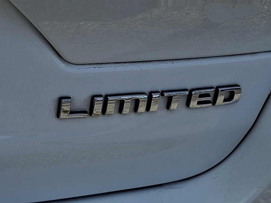 Used 2023 Jeep Grand Cherokee Limited AWD/4WD image 17