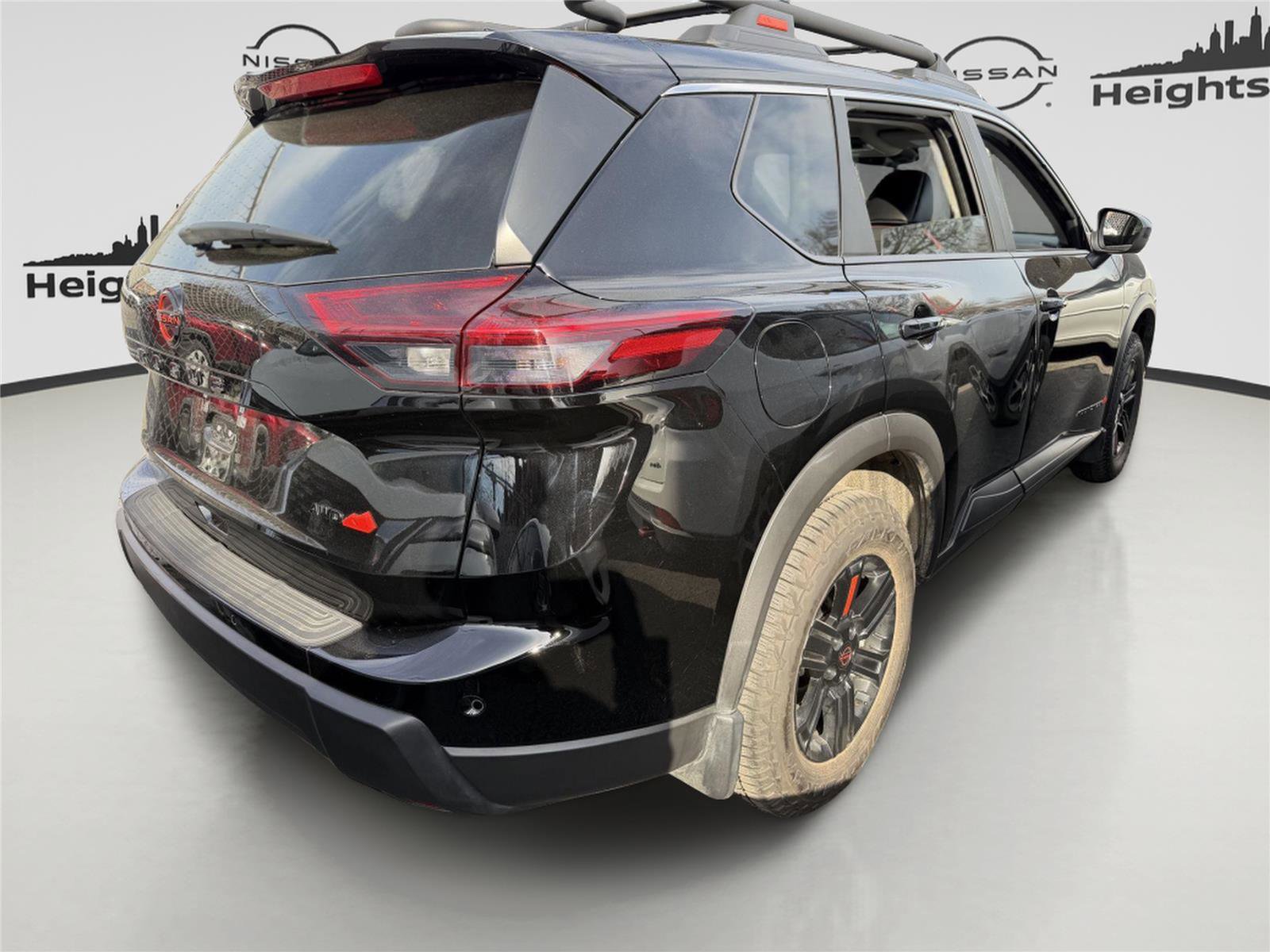 Used 2025 Nissan Rogue SV image 3