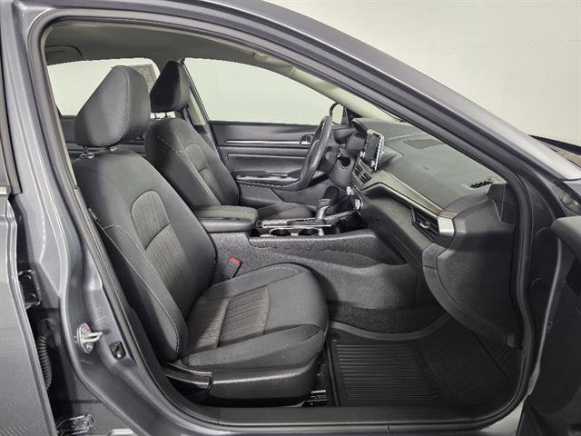 Used 2024 Nissan Altima 2.5 SV FWD image 13