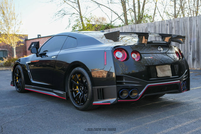 Used 2023 Nissan GT-R NISMO w/ Floor Mat Package AWD/4WD image 6