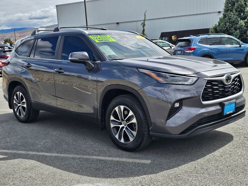 Used 2024 Toyota Highlander XLE AWD/4WD image 7